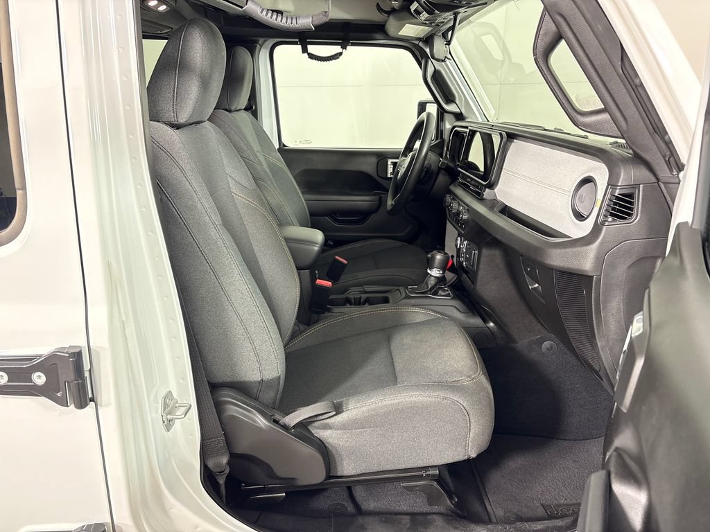 Used 2025 Jeep Gladiator Sport AWD/4WD image 6