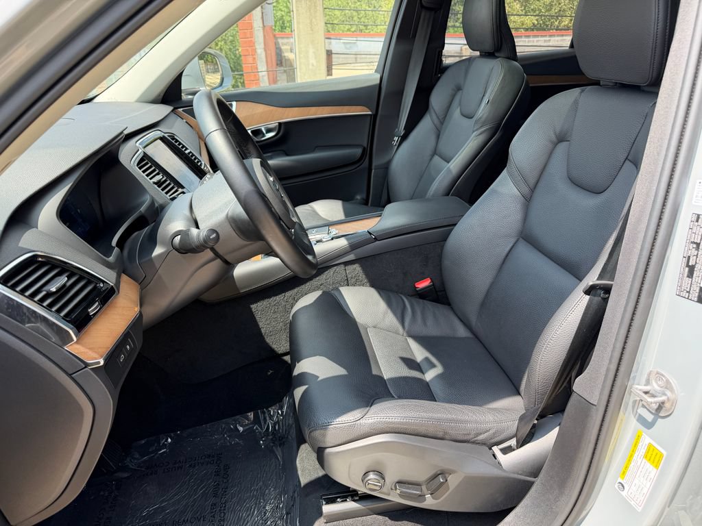 Certified 2025 Volvo XC90 T8 Plus w/ Protection Package Premier AWD/4WD image 11