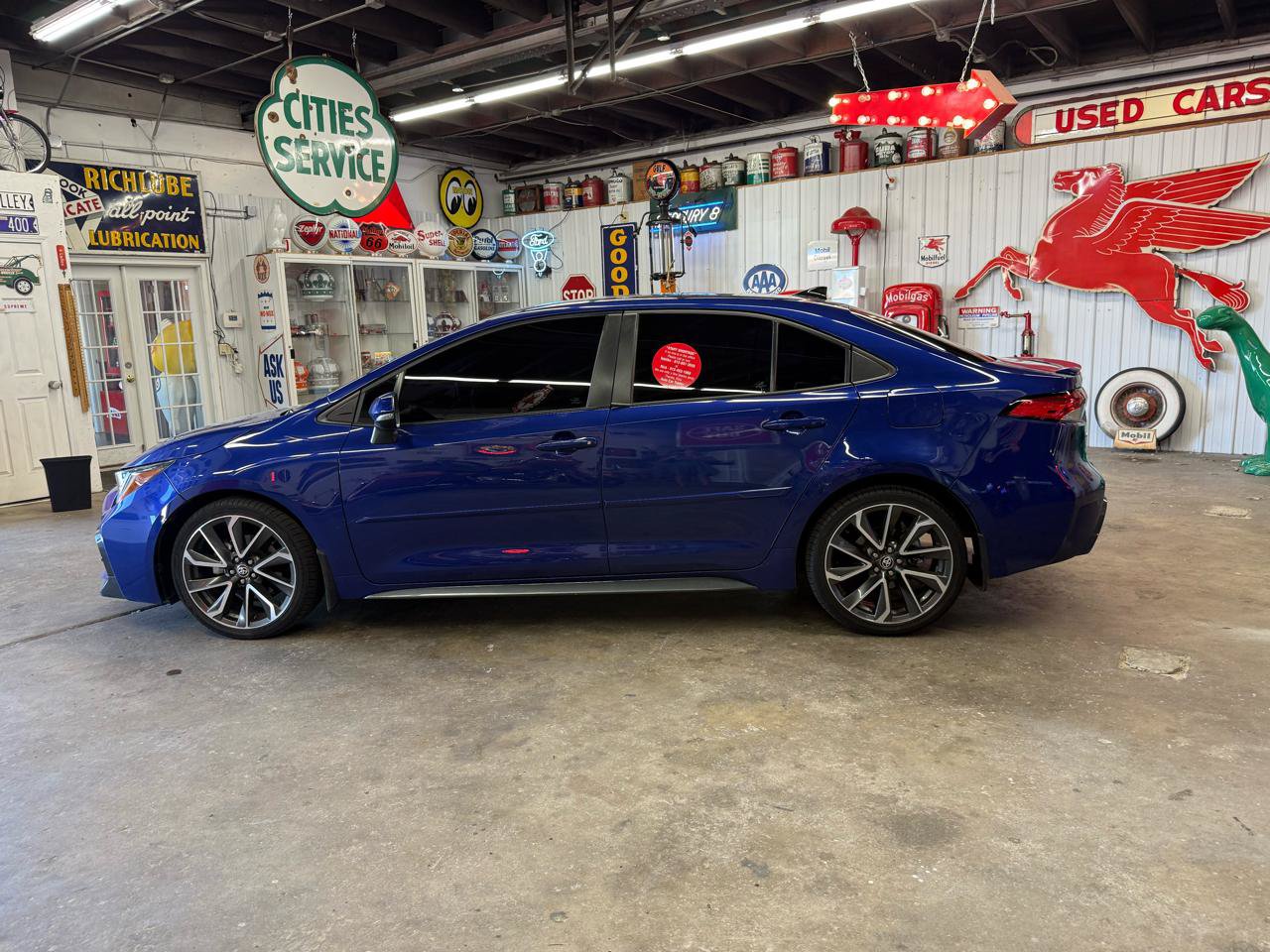 Used 2021 Toyota Corolla SE FWD image 2
