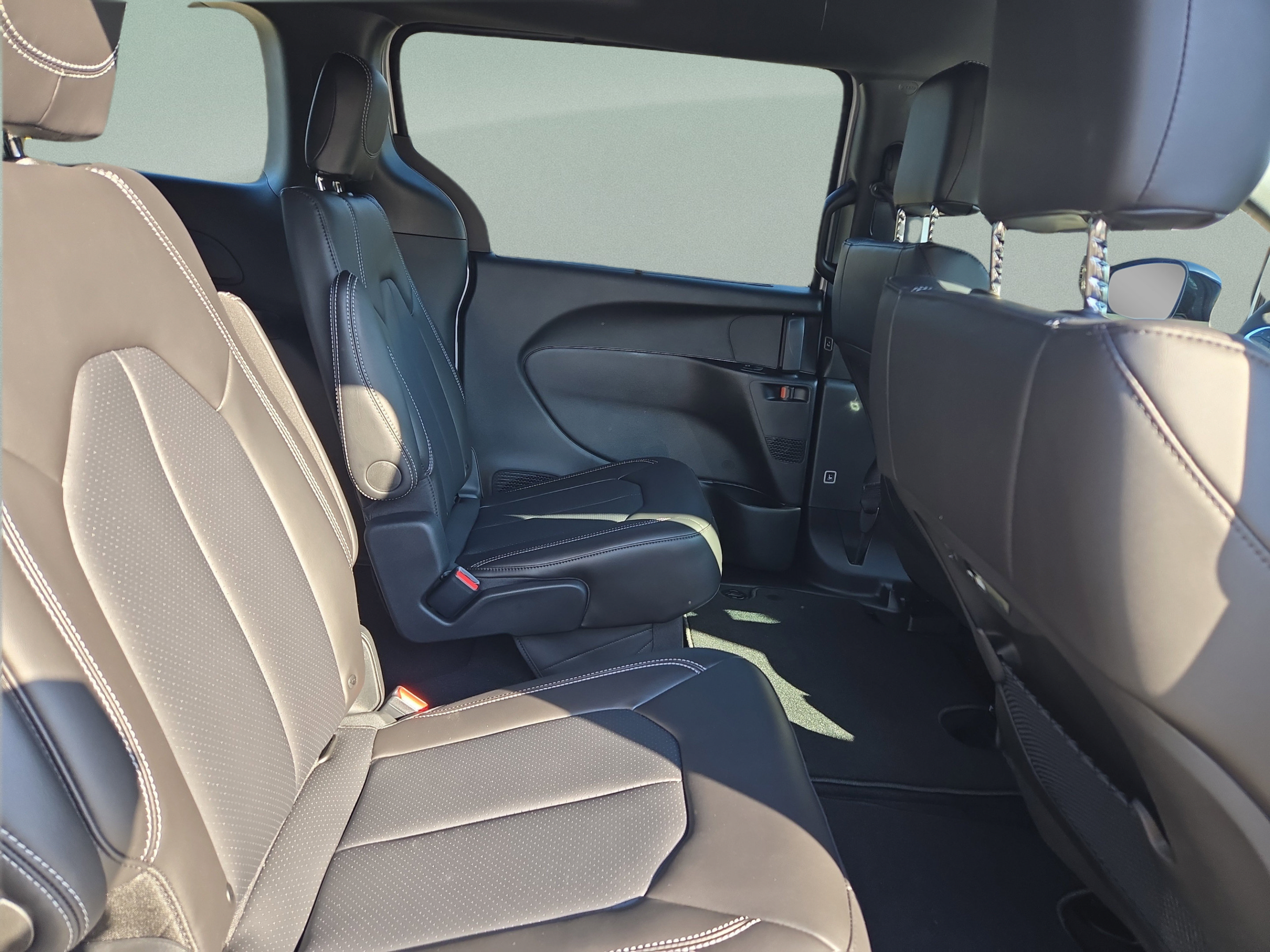 New 2026 Chrysler Pacifica Select FWD image 18