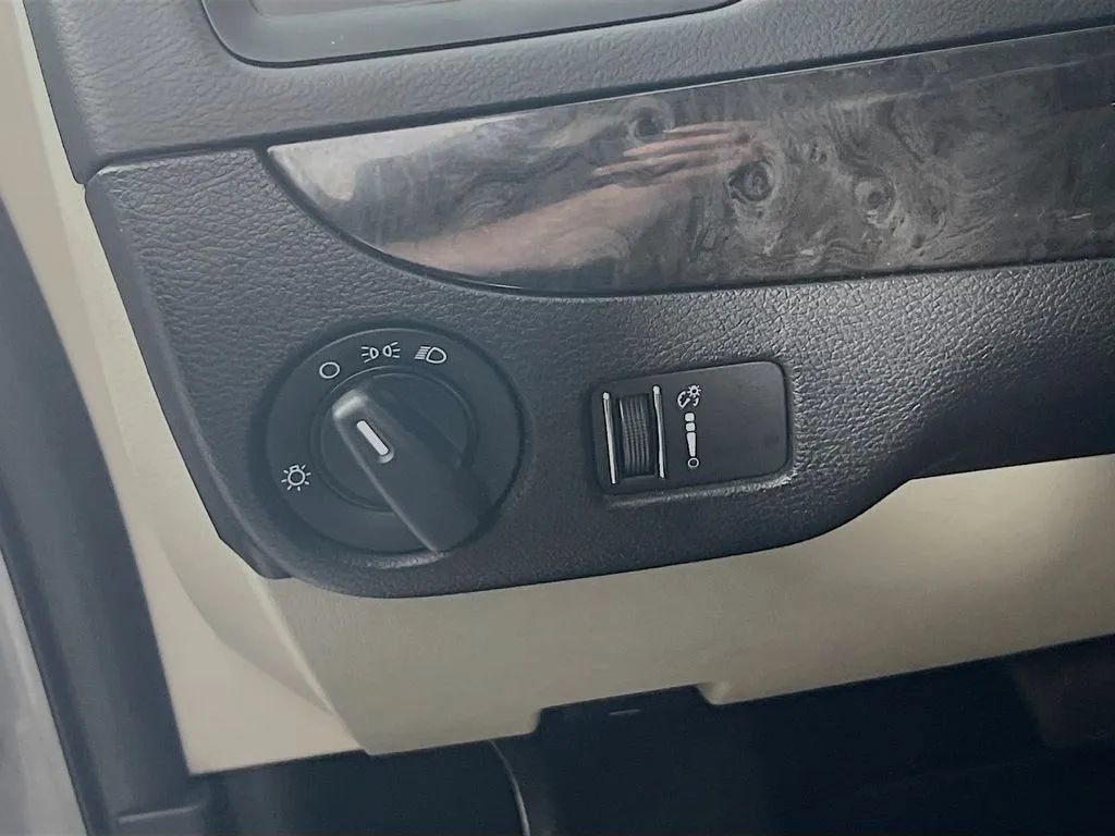 Used 2016 Dodge Grand Caravan SE w/ Quick Order Package 29E SE FWD image 11