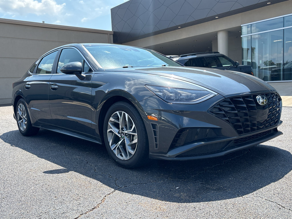 Used 2023 Hyundai Sonata SEL w/ Preferred Accessory Package FWD image 3