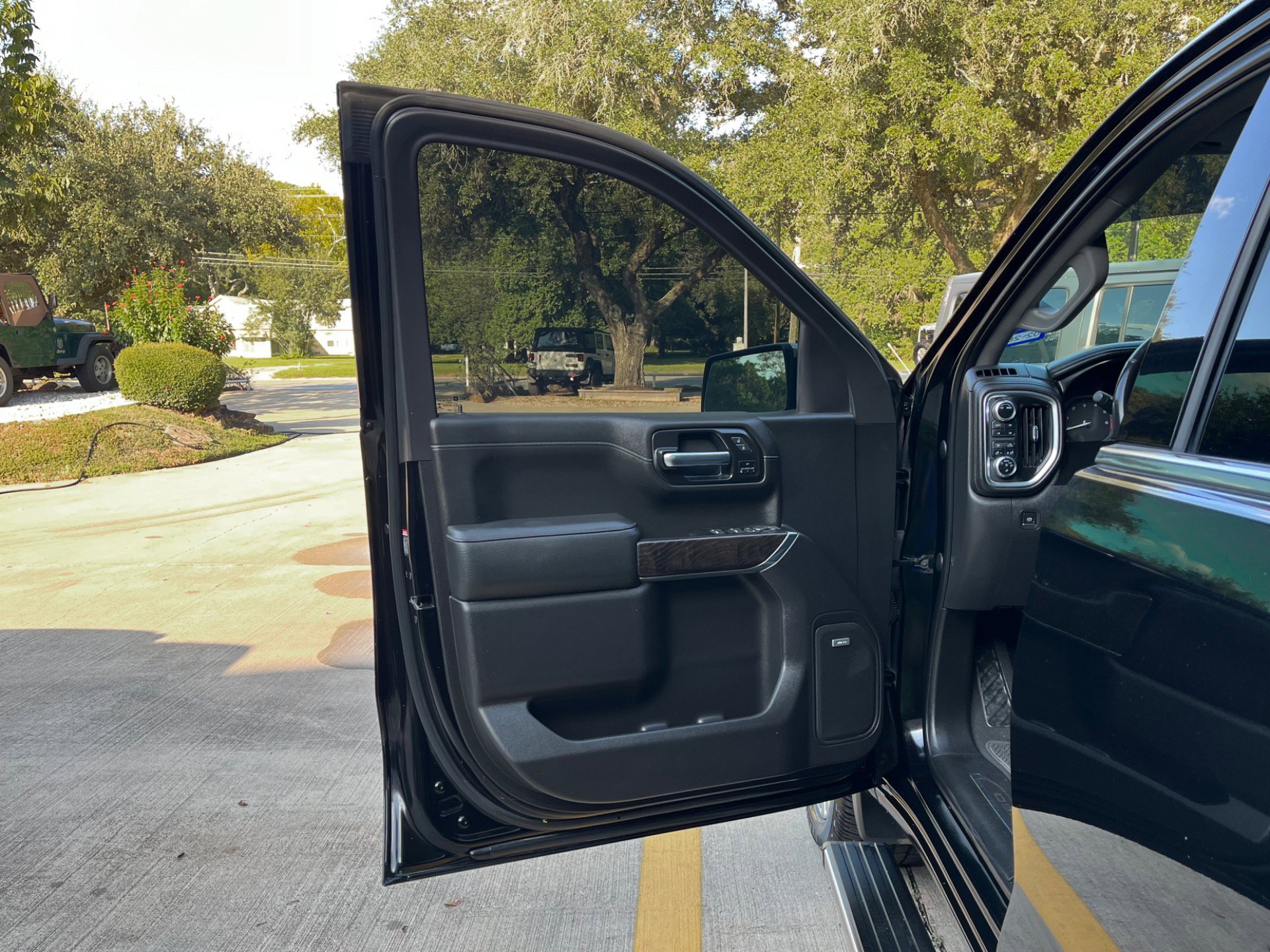 Used 2021 GMC Sierra 1500 Denali w/ Denali Premium Package image 15