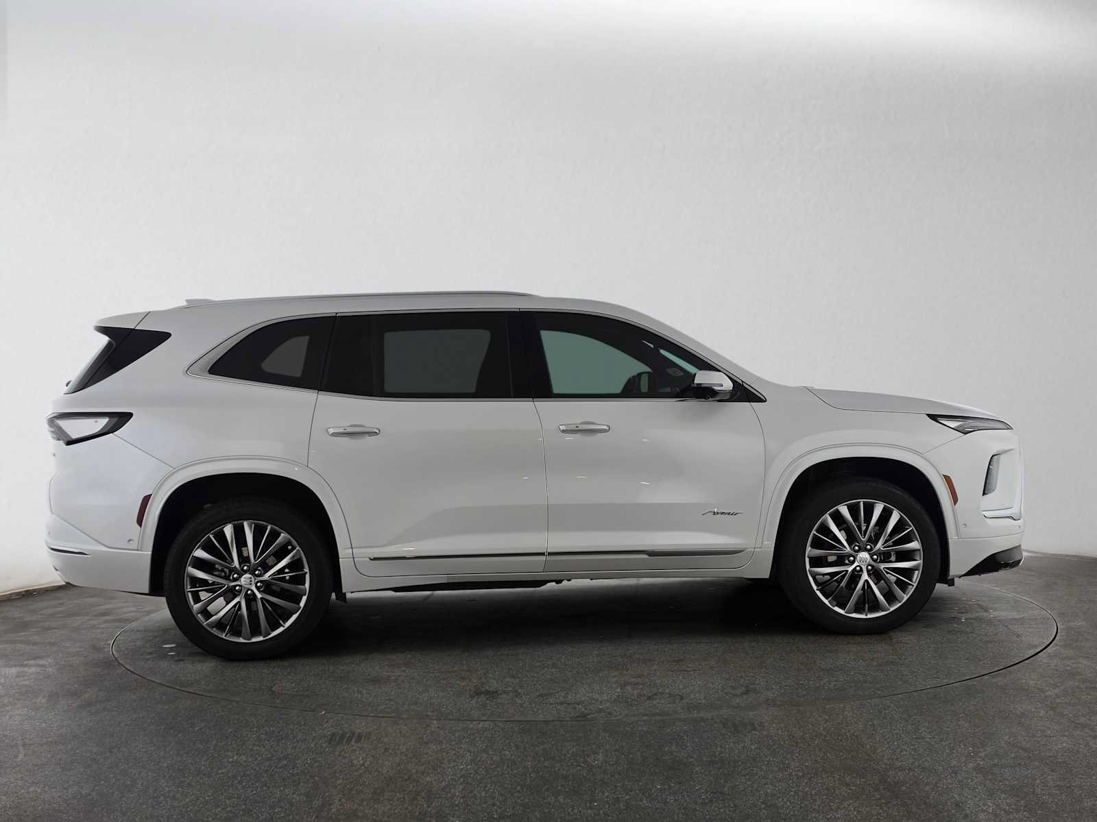 Used 2025 Buick Enclave Avenir w/ Super Cruise Package FWD image 2