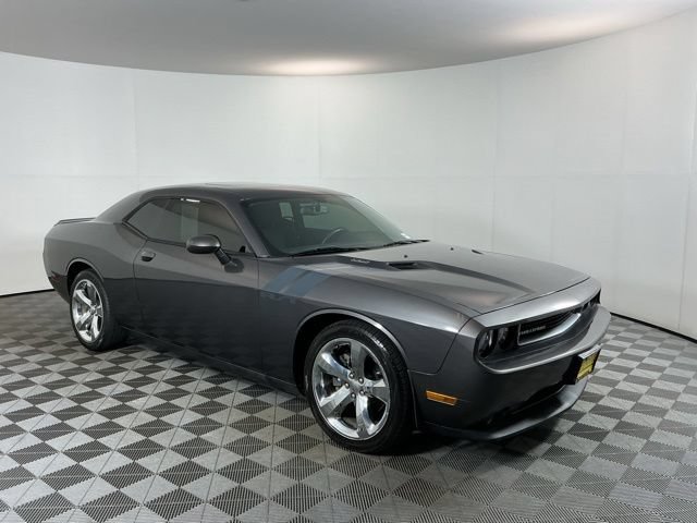 Used 2014 Dodge Challenger R/T w/ Sound Group II RWD image 3