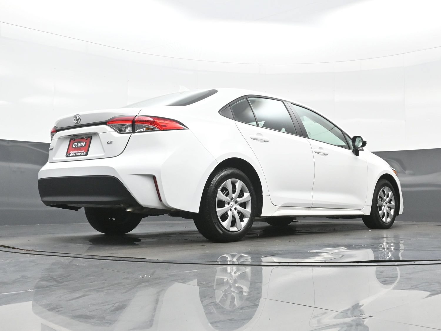 Used 2025 Toyota Corolla LE FWD image 30