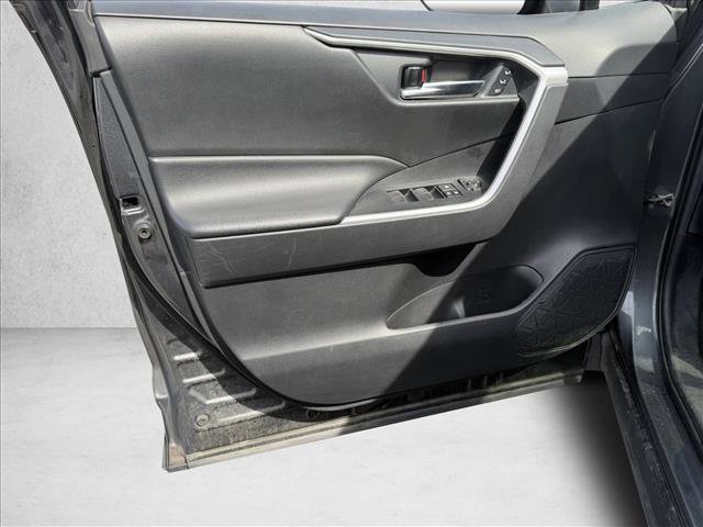 Used 2020 Toyota RAV4 XLE Premium image 12