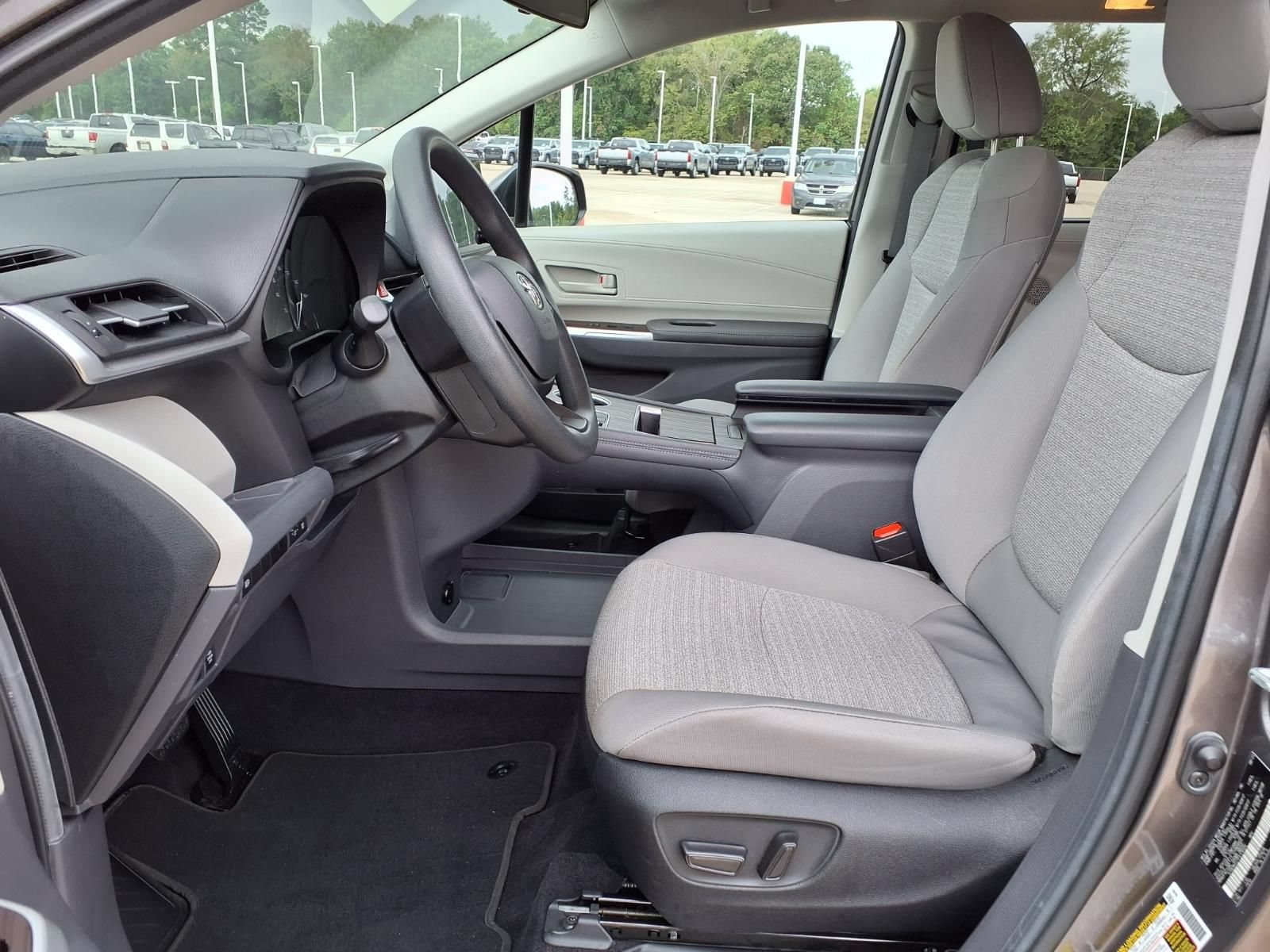Certified 2023 Toyota Sienna LE FWD image 15
