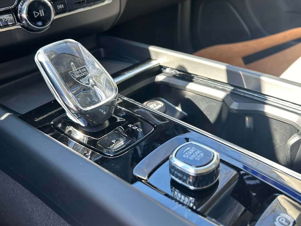 New 2026 Volvo XC60 B5 Plus w/ Protection Package Premier AWD/4WD image 19