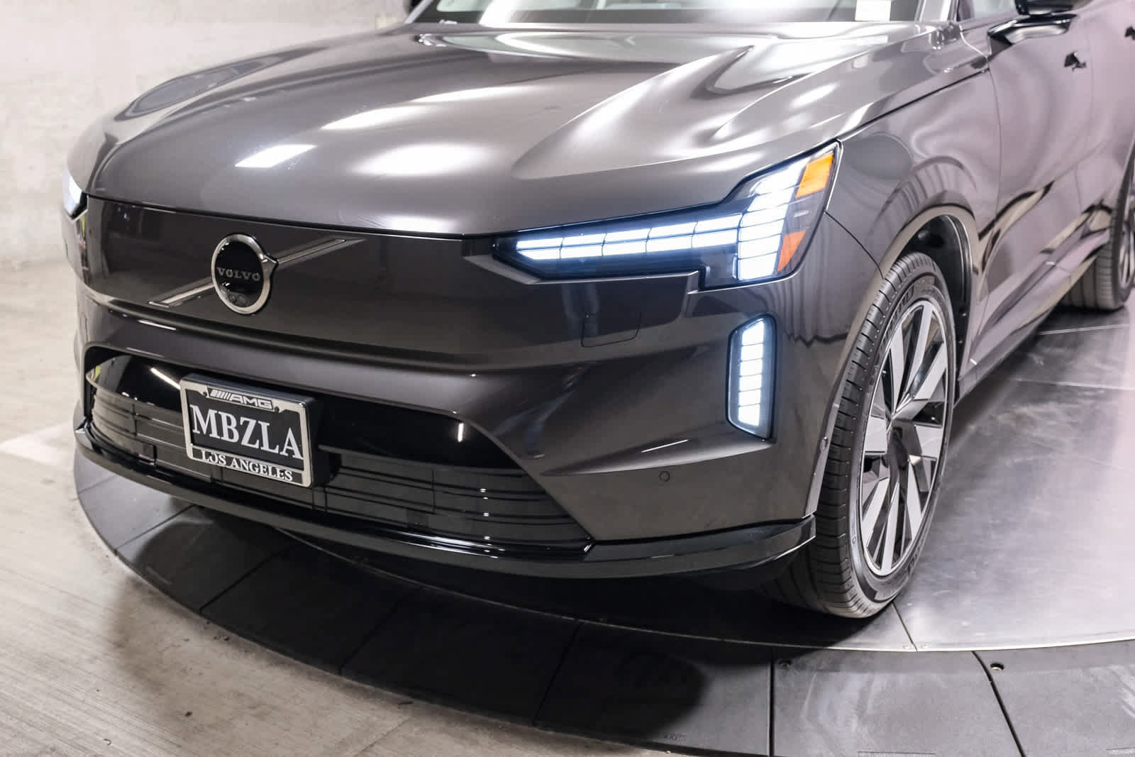 Used 2025 Volvo EX90 Ultra w/ Protection Package Premier AWD/4WD image 11