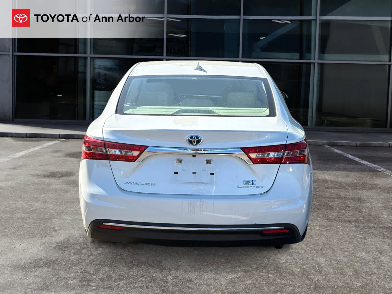 Used 2016 Toyota Avalon Limited w/ Toyota Safety Sense Package FWD image 4