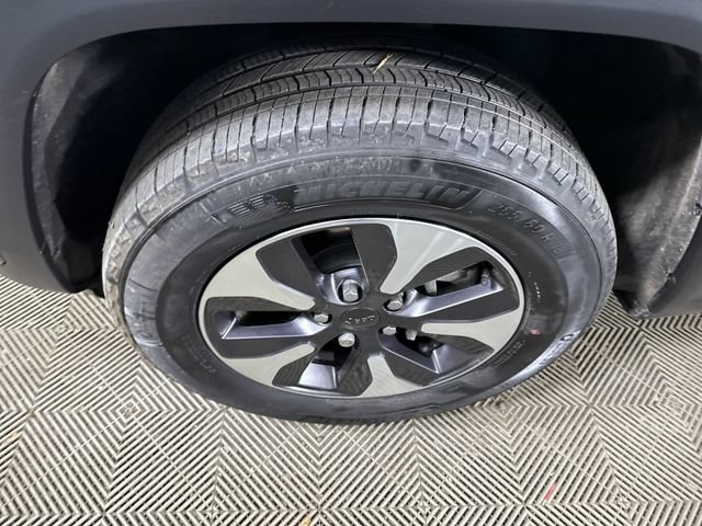 Used 2023 Jeep Grand Cherokee 4WD 4xe image 11