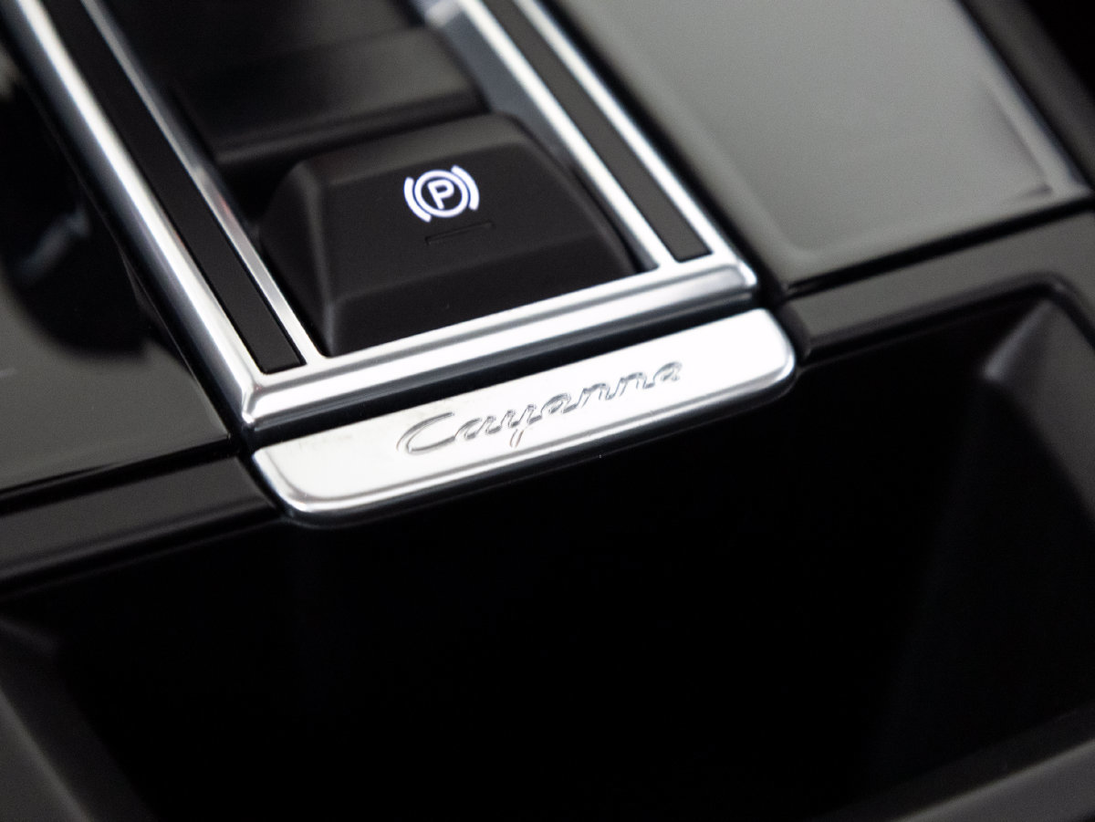Certified 2023 Porsche Cayenne Turbo S AWD/4WD image 21