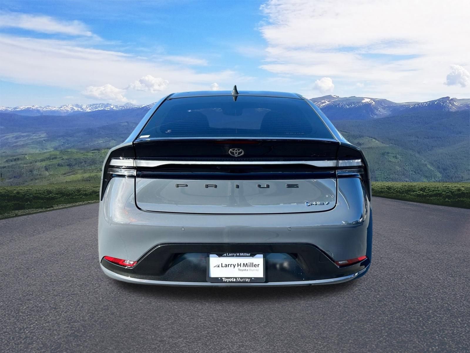 Used 2025 Toyota Prius Plug-In Hybrid image 4