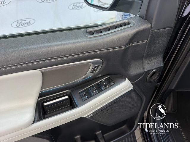 Certified 2025 Ford Expedition Platinum w/ Driver's Package AWD/4WD image 15