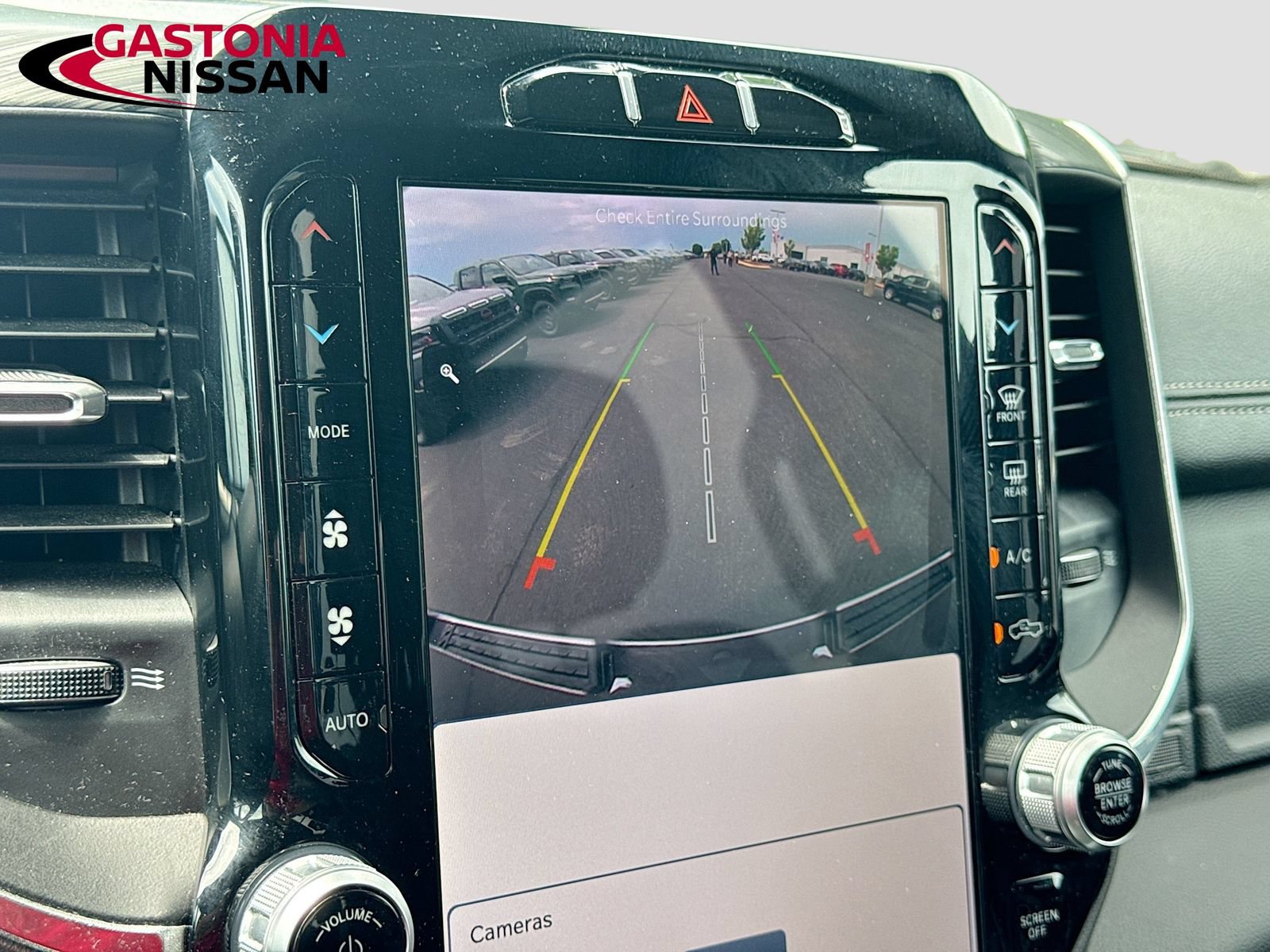 Used 2023 RAM 1500 Laramie AWD/4WD image 18