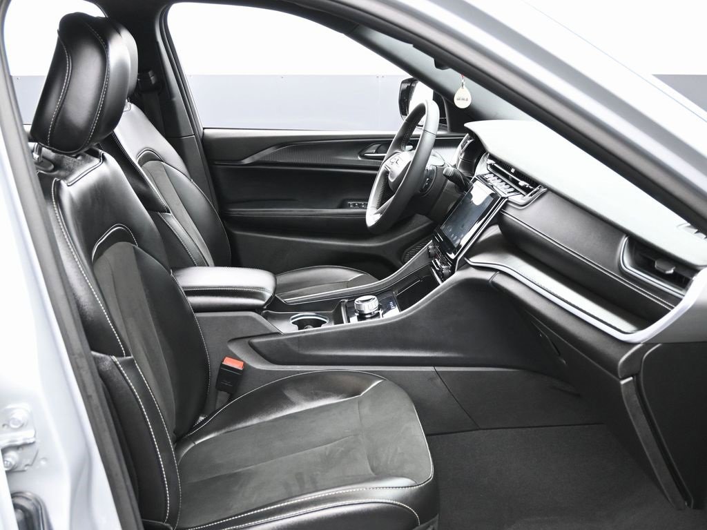 Used 2024 Jeep Grand Cherokee L Laredo image 35