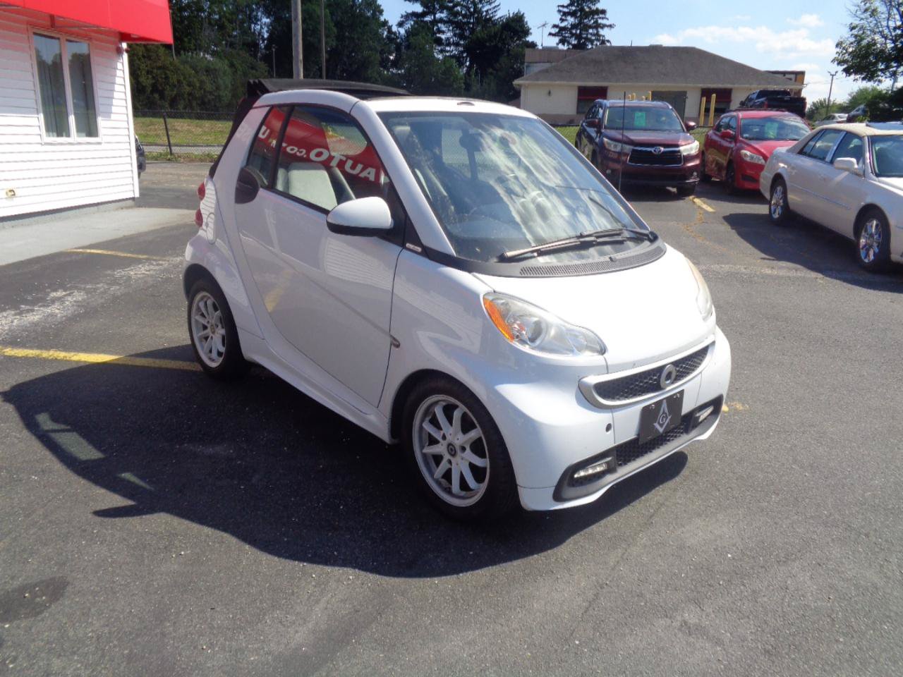 Used 2013 smart fortwo passion RWD image 4