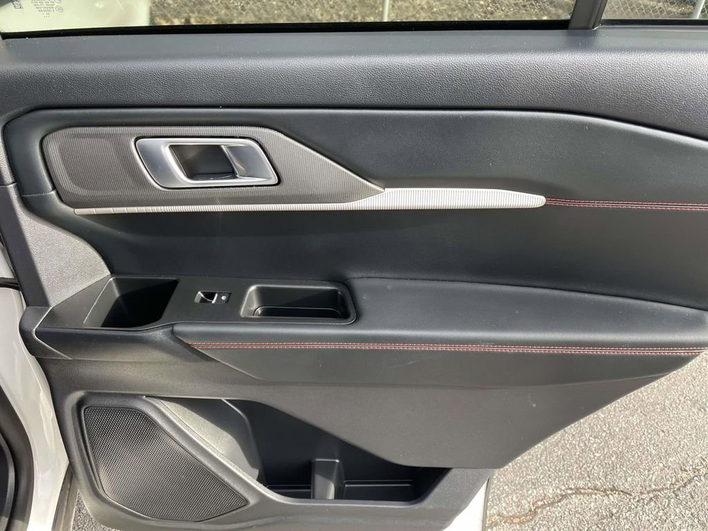 Used 2025 Ford Explorer ST-Line w/ ST-Line Street Pack image 43