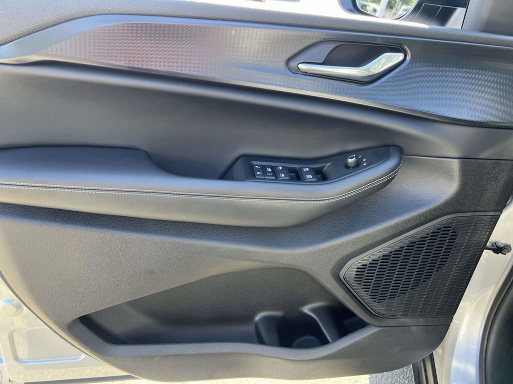 Used 2025 Jeep Grand Cherokee L Laredo image 23