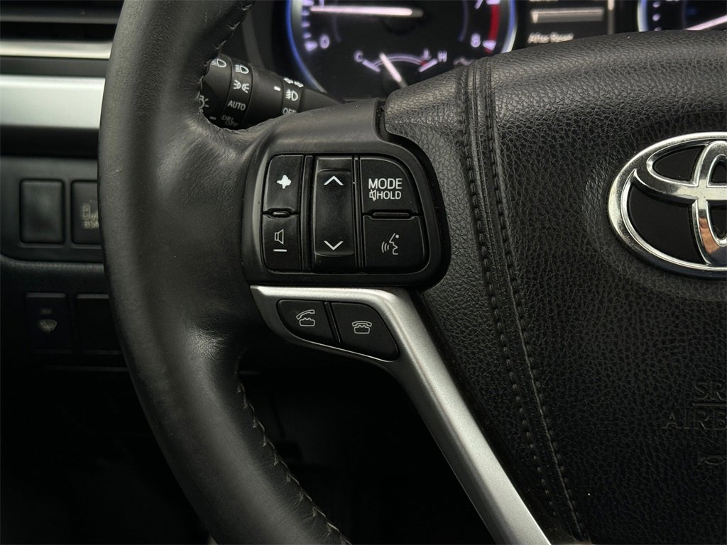 Used 2014 Toyota Highlander Limited image 34