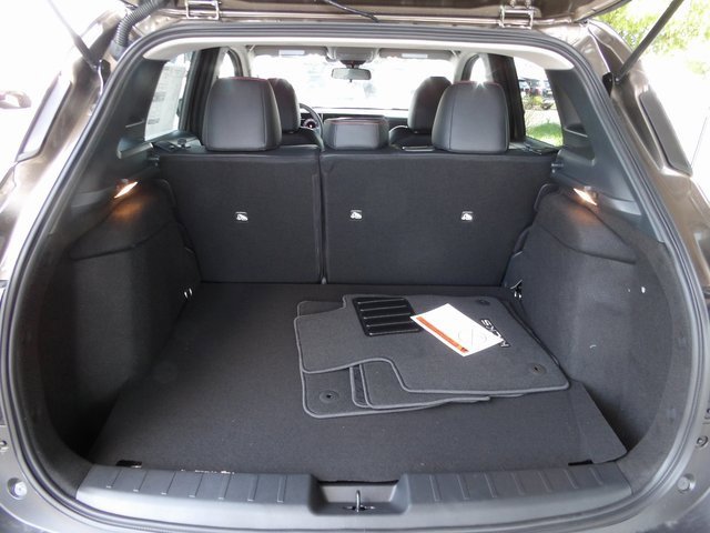 Used 2025 Nissan Kicks SR image 10