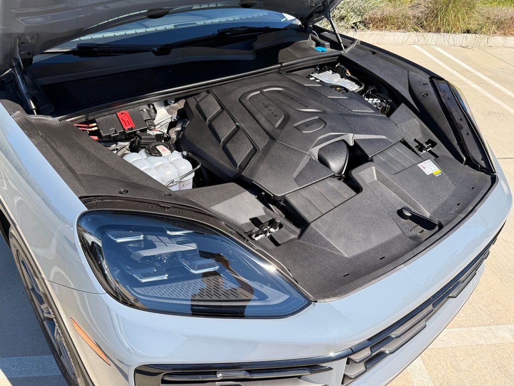 Used 2024 Porsche Cayenne image 5