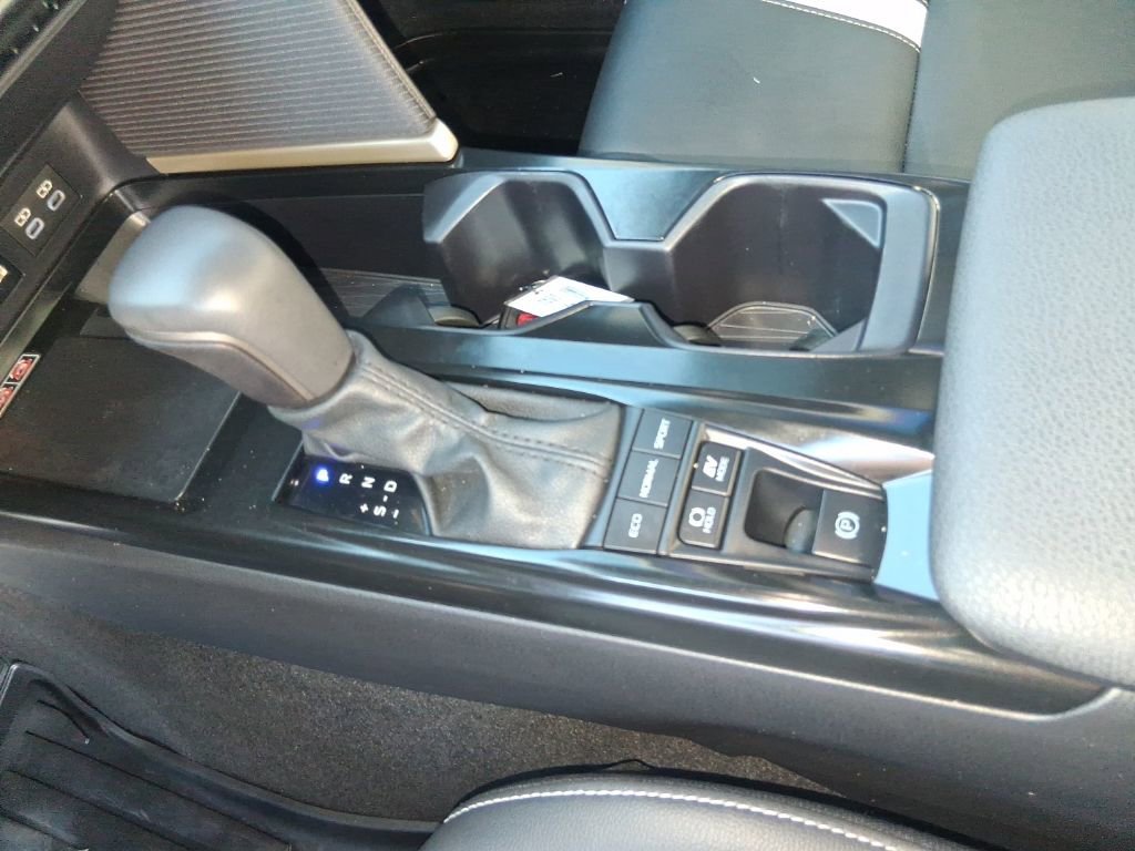 Used 2025 Toyota Camry SE w/ Convenience Package image 18