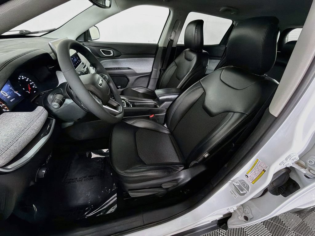 Used 2022 Jeep Compass Latitude FWD image 19