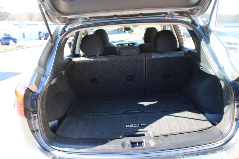 Used 2018 Nissan Rogue Sport SV w/ SV Technology Package FWD image 15