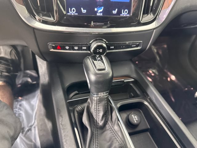 Used 2021 Volvo S60 T6 Momentum AWD/4WD image 31