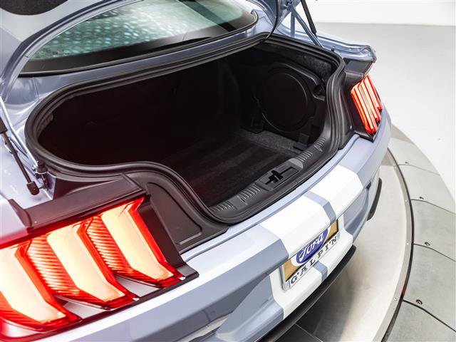 Used 2022 Ford Mustang Shelby GT500 w/ Carbon Fiber Track Pack RWD image 11