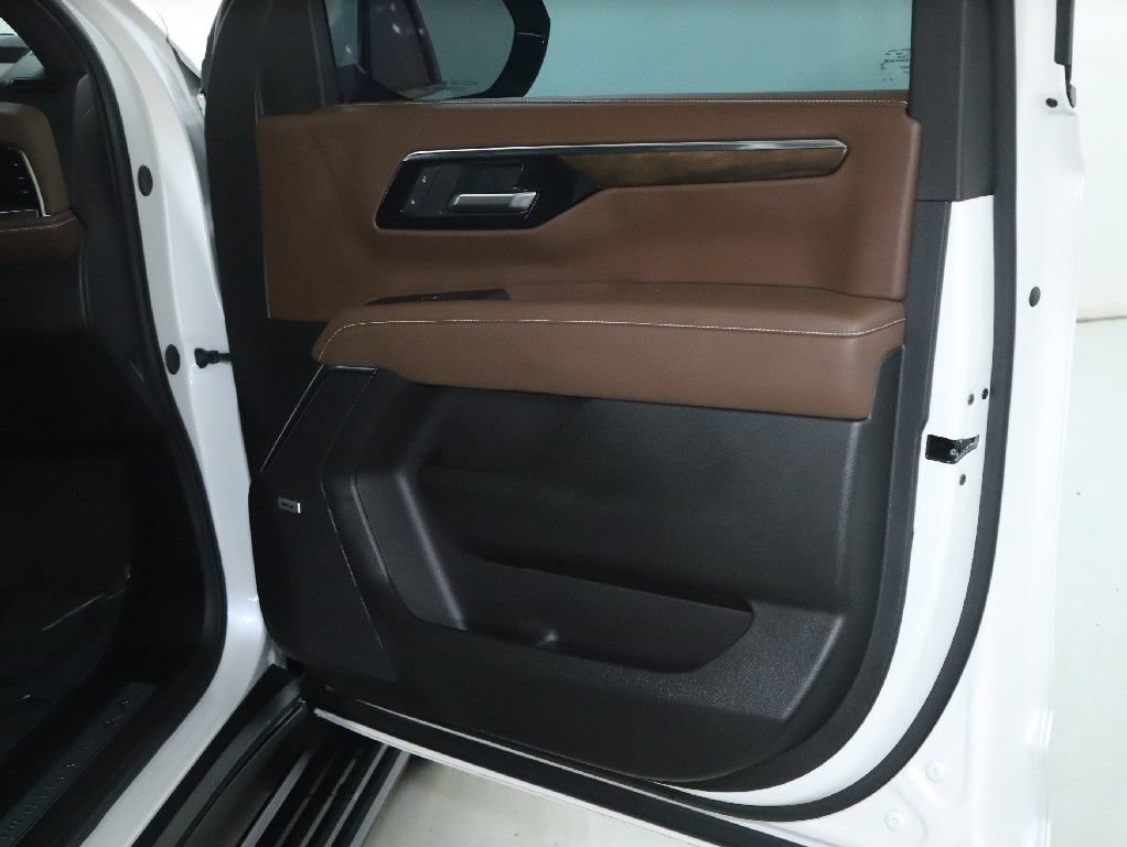 Used 2025 Chevrolet Tahoe High Country AWD/4WD image 37
