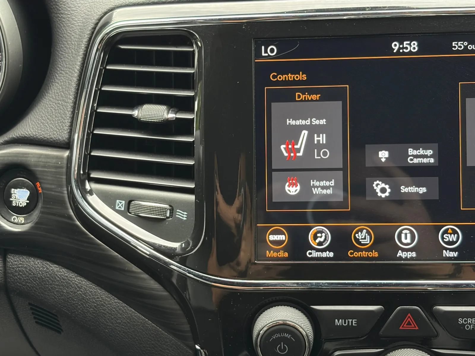 Used 2021 Jeep Grand Cherokee Laredo X AWD/4WD image 24