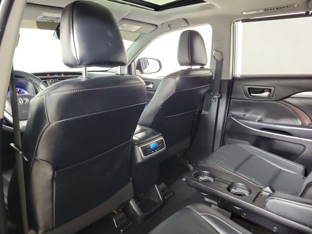 Used 2019 Toyota Highlander XLE FWD image 11