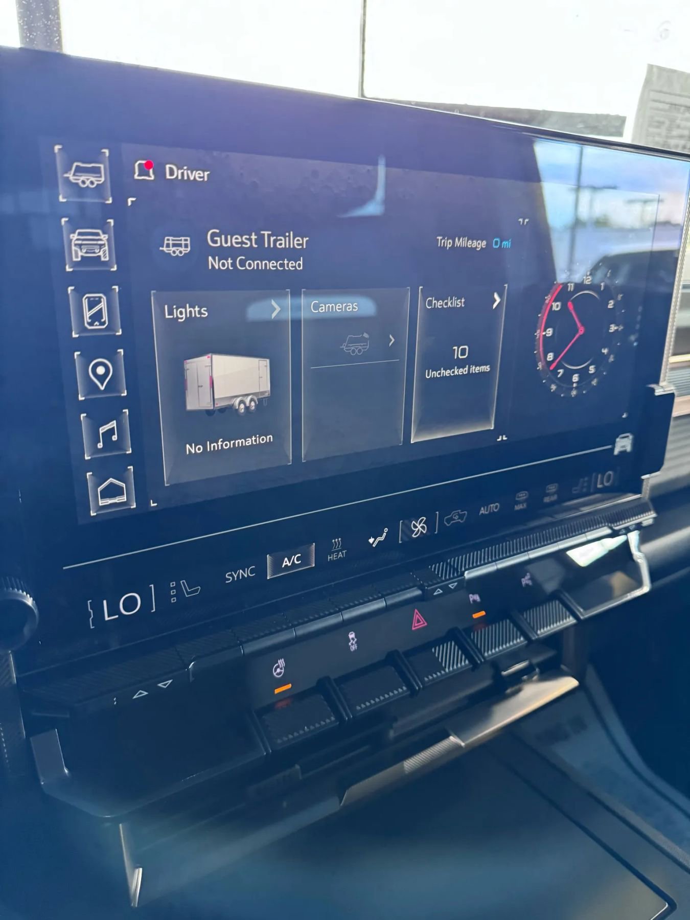 Used 2024 GMC Hummer EV 2X w/ LPO, Illumination Package image 38