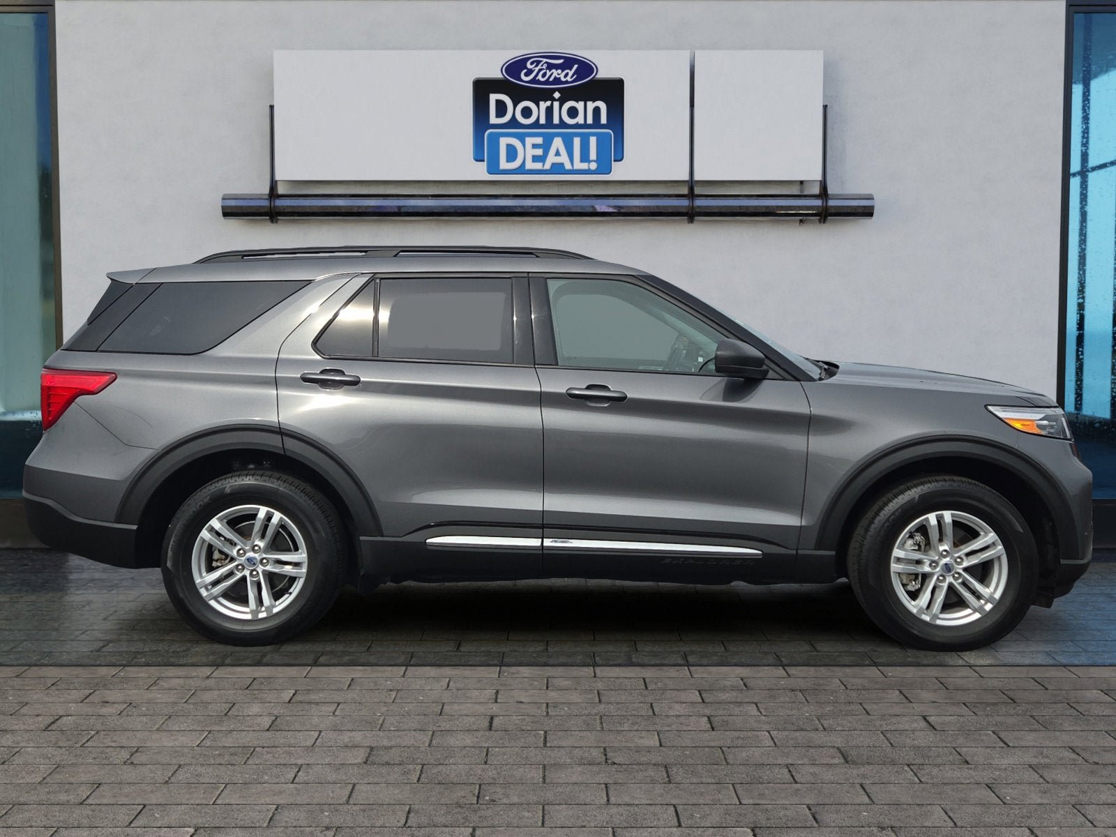 Certified 2023 Ford Explorer XLT w/ Equipment Group 202A AWD/4WD image 2