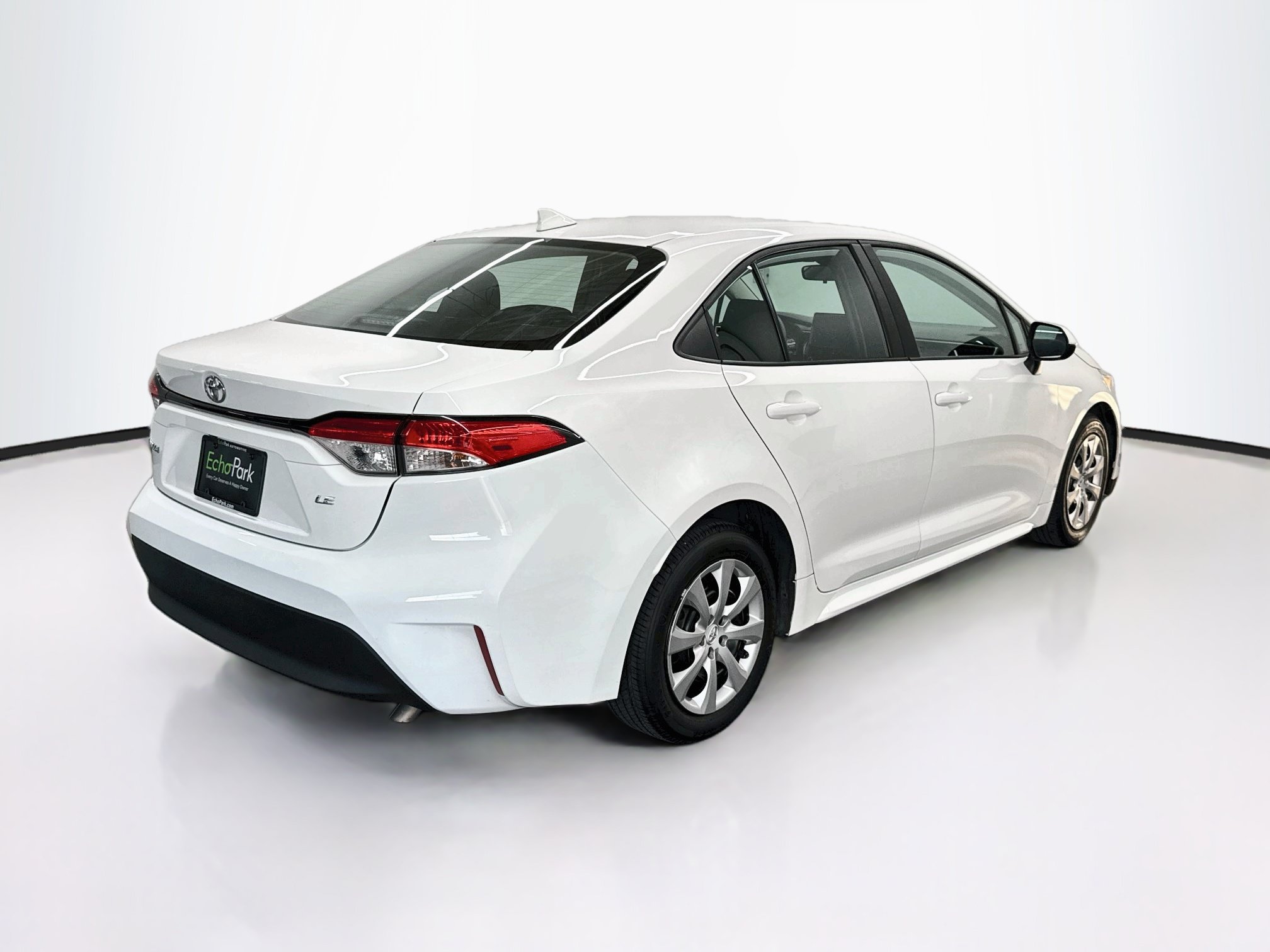 Used 2025 Toyota Corolla LE FWD image 9