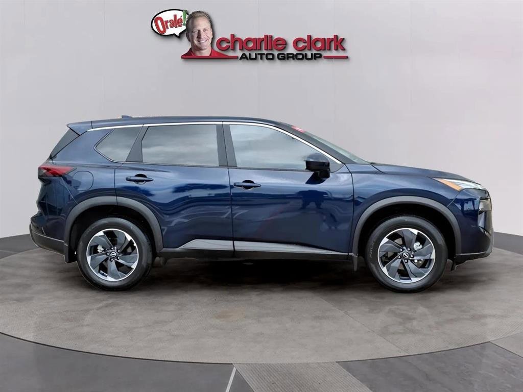 Used 2024 Nissan Rogue SV image 6