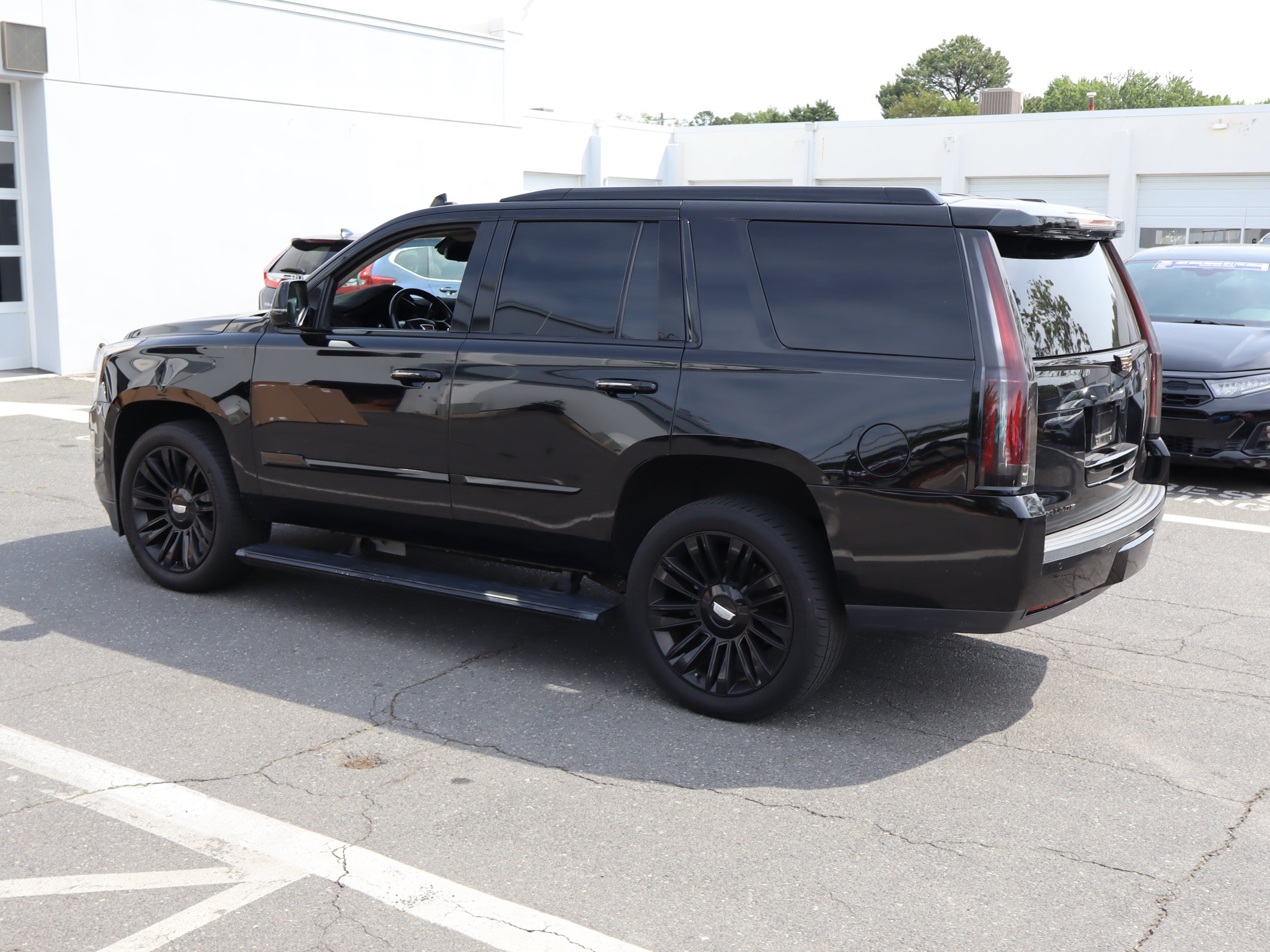 Used 2017 Cadillac Escalade Premium Luxury RWD image 19
