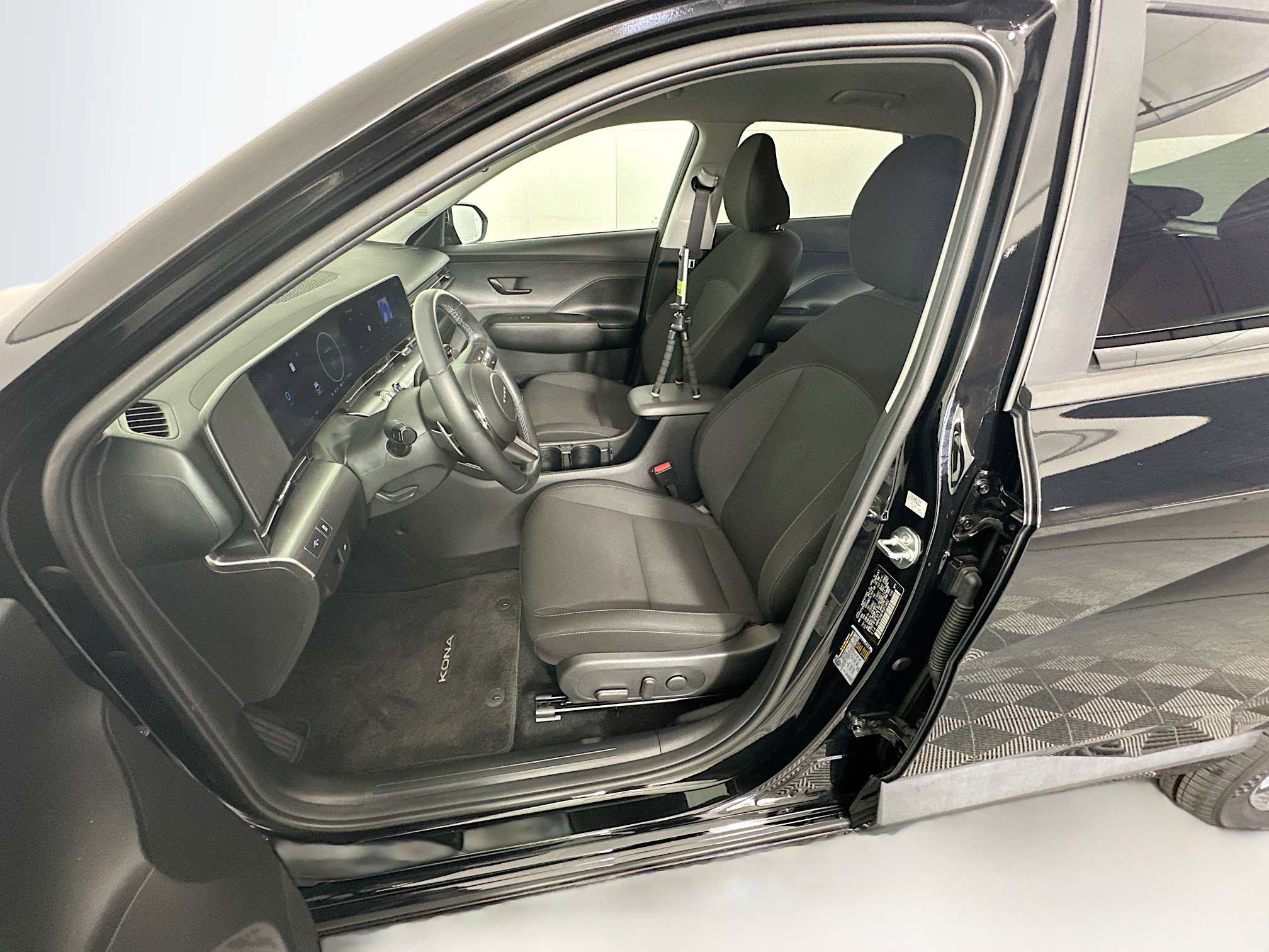 Used 2024 Hyundai Kona SEL FWD image 13