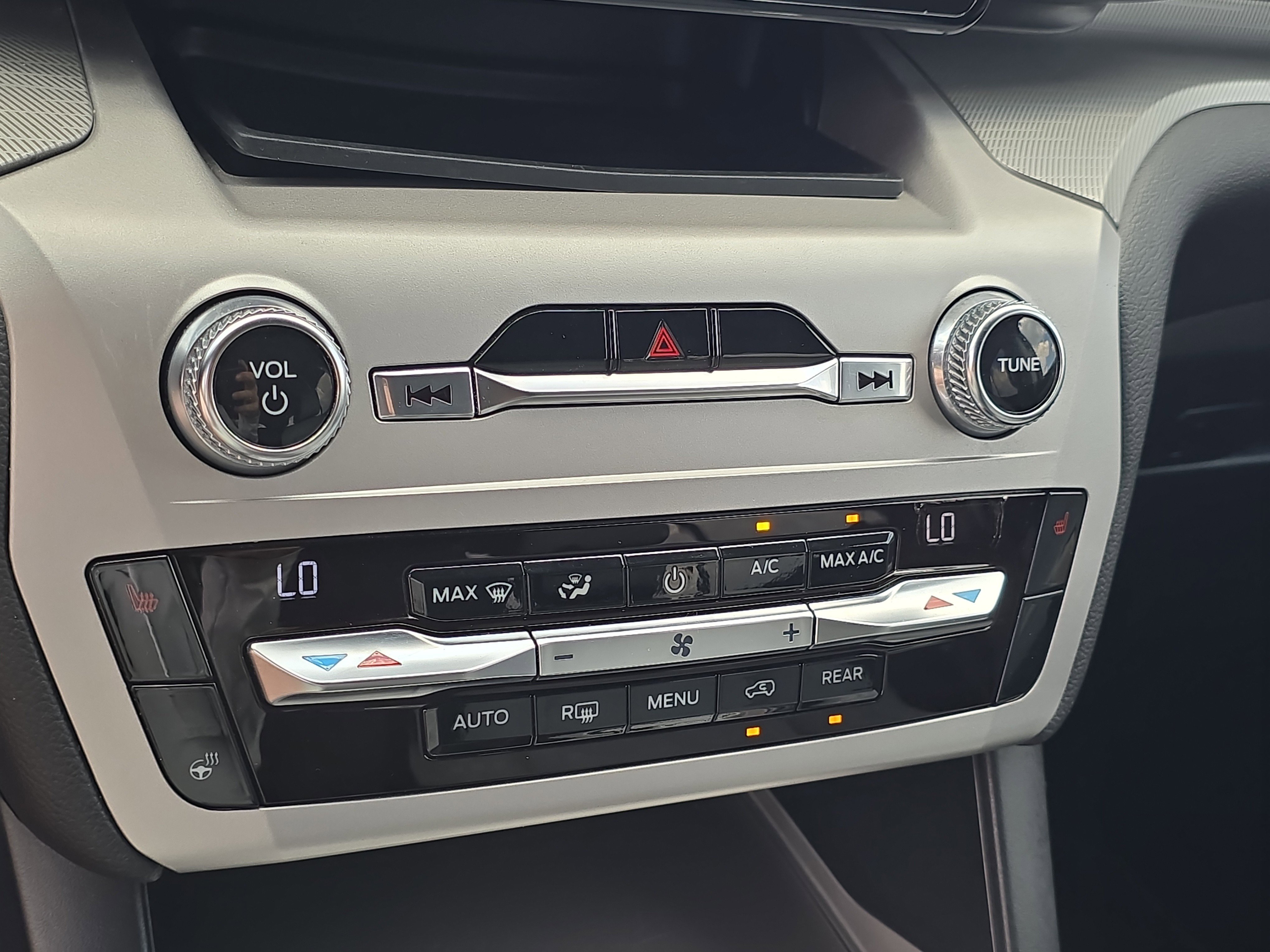 Used 2021 Ford Explorer XLT w/ Equipment Group 202A image 25