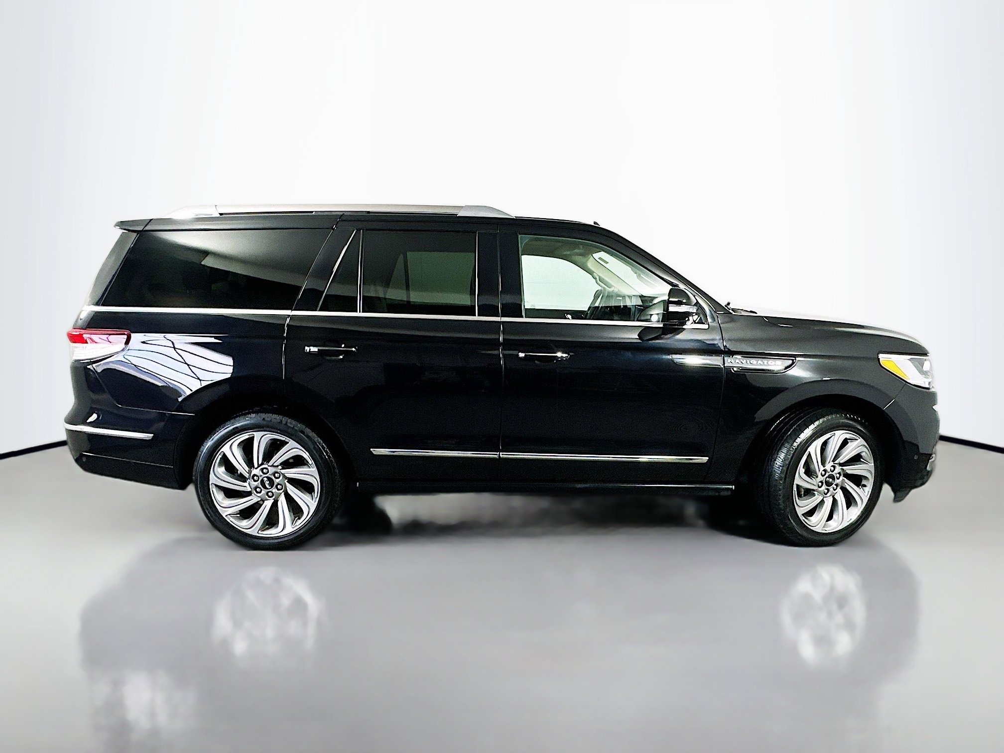 Used 2022 Lincoln Navigator Reserve image 8