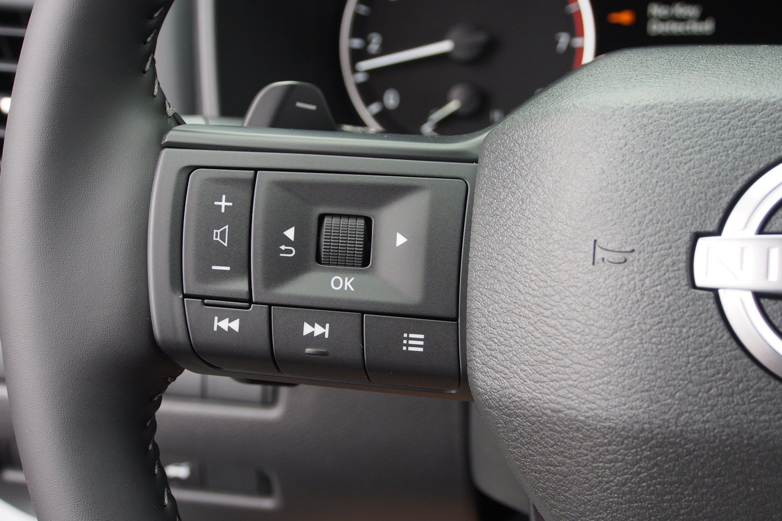 Used 2026 Nissan Rogue SV FWD image 19