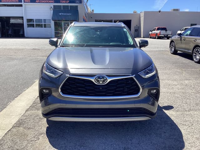 Used 2024 Toyota Highlander Platinum FWD image 5