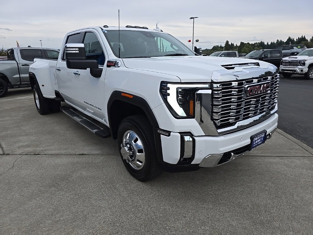 Used 2025 GMC Sierra 3500 Denali image 8