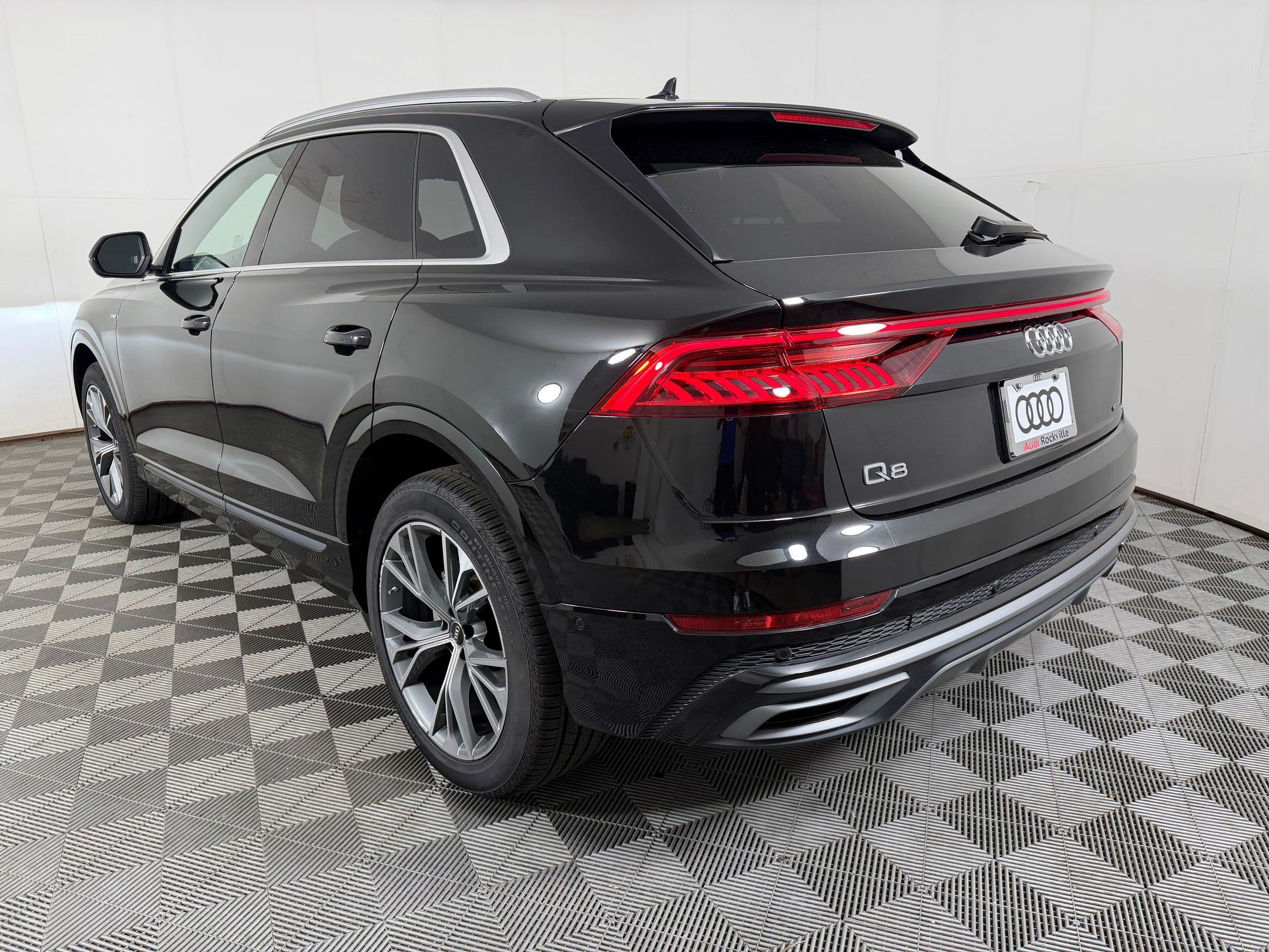 Used 2023 Audi Q8 Premium Plus w/ Premium Plus Package AWD/4WD image 3