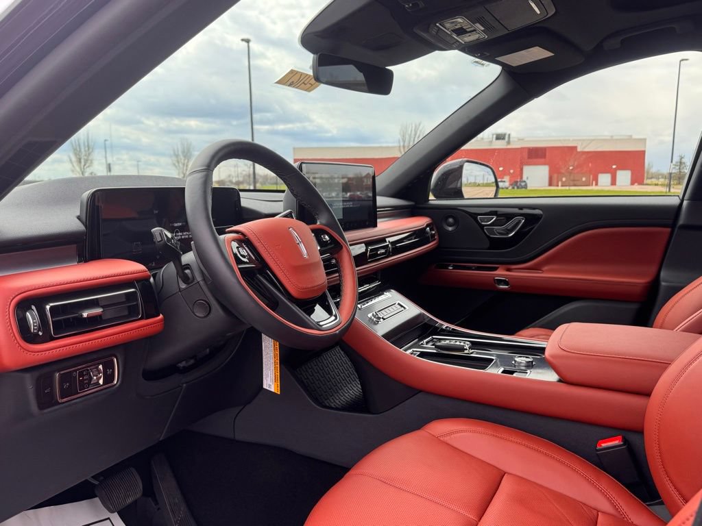 New 2026 Lincoln Aviator Reserve w/ Jet Appearance Package AWD/4WD image 9