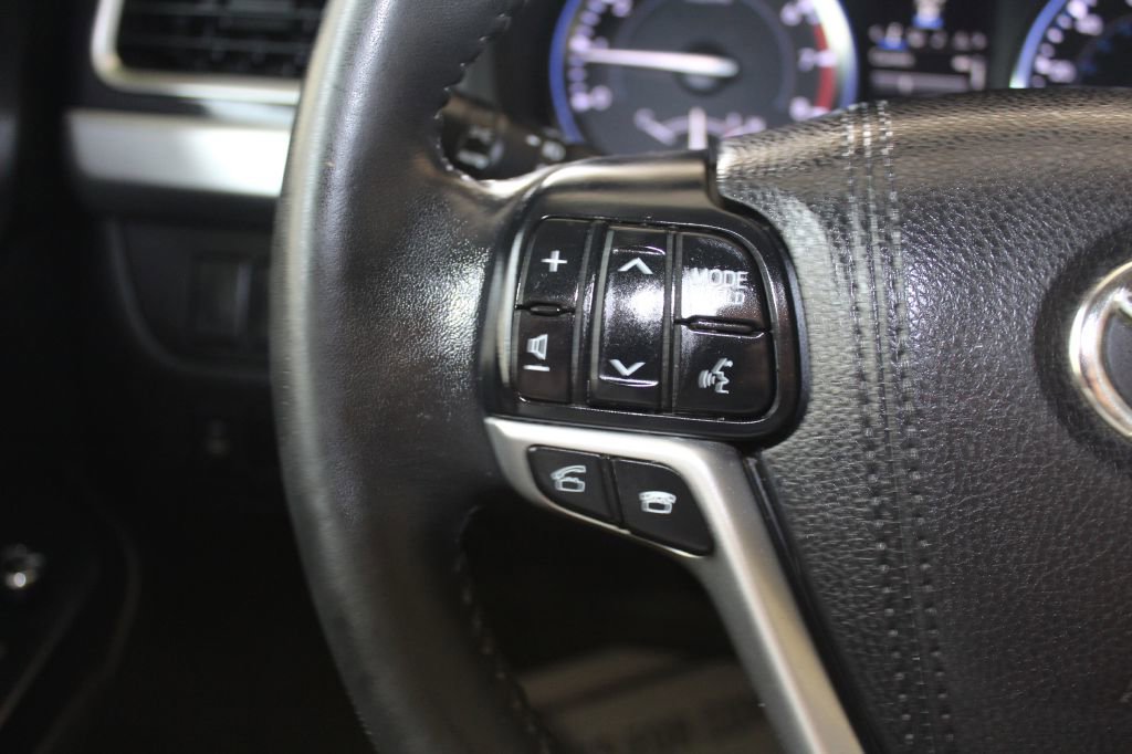 Used 2015 Toyota Highlander XLE image 39