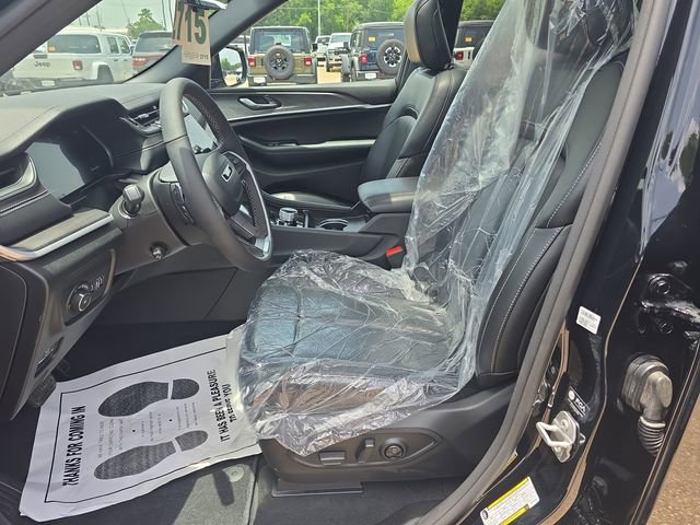 Certified 2025 Jeep Grand Cherokee Limited w/ Luxury Tech Group II image 22